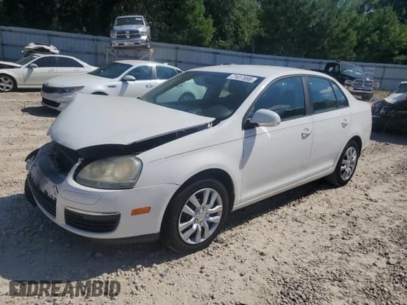 ✅ 2010 Volkswagen Jetta S • VIN: 3VWJX7AJ3AM075822 • Lot: 71417695. Listed on Copart with 214,784 mi. Free auction sales archive from the USA and detailed vehicle history report at DreamBid. Image 1.