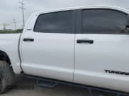 ✅ 2017 Toyota Tundra SR5 • VIN: 5TFEW5F14HX220598 • Лот: 42244935. Опубликован ранее на IAAI с пробегом 95 617 миль. Бесплатный доступ к архиву аукционных продаж из США и подробный отчёт об истории автомобиля на DreamBid. Изображение 14.