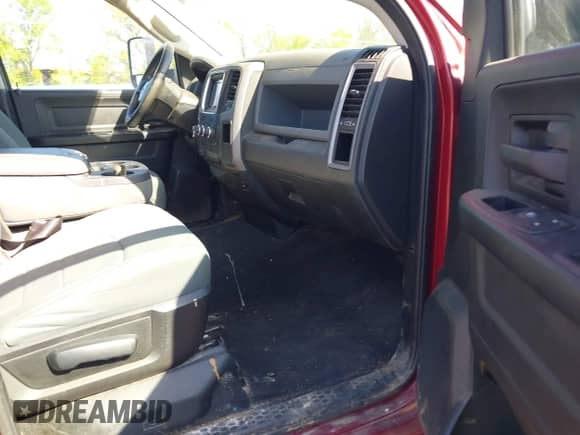 2015 Ram 1500 Express z VIN 1C6RR7FT3FS720257, wystawiony jako IAAI lot #42023090 z przebiegiem 136 089 mil mil oraz . Historia ofert i sprzedaży dostępna na DreamBid. Obrazek 5.