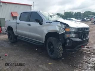 ✅ 2020 Chevrolet Silverado 1500 Custom Trail Boss • VIN: 3GCPYCEF0LG313183 • Lot: 42251259. Wystawiony na IAAI z przebiegiem 85 184 mil. Bezpłatny archiwum sprzedaży aukcyjnych z USA i szczegółowy raport historii pojazdu na DreamBid. Zdjęcie 1.