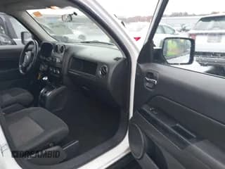 ✅ 2012 Jeep Patriot Latitude • VIN: 1C4NJRFB0CD578175 • Lot: 43716934. Listed on IAAI with 181,658 mi. Free auction sales archive from the USA and detailed vehicle history report at DreamBid. Image 5.