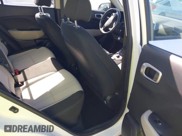 ✅ 2022 Hyundai Venue SEL • VIN: KMHRC8A33NU171505 • Lot: 42041443. Listed on IAAI with 37,908 mi. Free auction sales archive from the USA and detailed vehicle history report at DreamBid. Image 8.