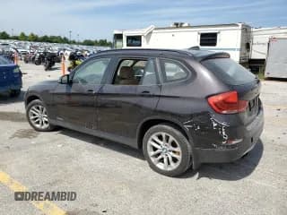 ✅ 2015 BMW X1 xDrive28i • VIN: WBAVL1C53FVY32967 • Lot: 70714155. Wystawiony na Copart z przebiegiem 136 587 mil. Bezpłatny archiwum sprzedaży aukcyjnych z USA i szczegółowy raport historii pojazdu na DreamBid. Zdjęcie 2.