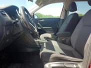 ✅ 2018 Volkswagen Tiguan S • VIN: 3VV1B7AX5JM044272 • Lot: 52501275. Wystawiony na Copart z przebiegiem 79 977 mil. Bezpłatny archiwum sprzedaży aukcyjnych z USA i szczegółowy raport historii pojazdu na DreamBid. Zdjęcie 7.