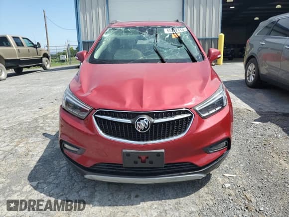 ✅ 2018 Buick Encore Essence • VIN: KL4CJCSB5JB709758 • Lot: 65292415. Wystawiony na Copart z przebiegiem 99 934 mil. Bezpłatny archiwum sprzedaży aukcyjnych z USA i szczegółowy raport historii pojazdu na DreamBid. Zdjęcie 5.