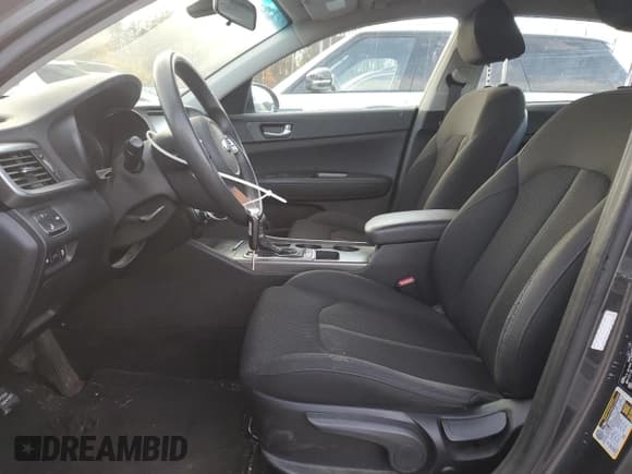 ✅ 2019 Kia Optima S • VIN: 5XXGT4L38KG377387 • Лот: 90328595. Опубликован ранее на Copart с пробегом 92 338 миль. Бесплатный доступ к архиву аукционных продаж из США и подробный отчёт об истории автомобиля на DreamBid. Изображение 7.