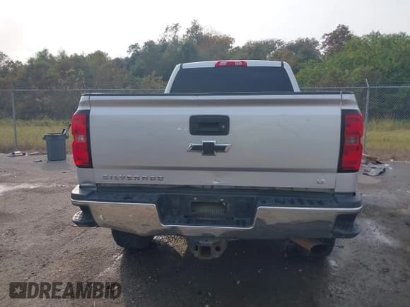 ✅ 2015 Chevrolet Silverado 2500HD LT • VIN: 1GC1KVEG2FF617973 • Лот: 43701265. Опубликован ранее на IAAI с пробегом 241 513 миль. Бесплатный доступ к архиву аукционных продаж из США и подробный отчёт об истории автомобиля на DreamBid. Изображение 17.