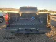 ✅ 2004 Chevrolet Silverado 1500 LS • VIN: 2GCEC19T441221823 • Lot: 90898935. Wystawiony na Copart z przebiegiem 241 158 mil. Bezpłatny archiwum sprzedaży aukcyjnych z USA i szczegółowy raport historii pojazdu na DreamBid. Zdjęcie 6.