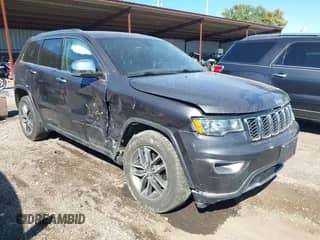 2018 Jeep Grand Cherokee Sterling z VIN 1C4RJFBGXJC321027, wystawiony jako IAAI lot #43448828 z przebiegiem 81 042 mil mil oraz . Historia ofert i sprzedaży dostępna na DreamBid. Obrazek 1.