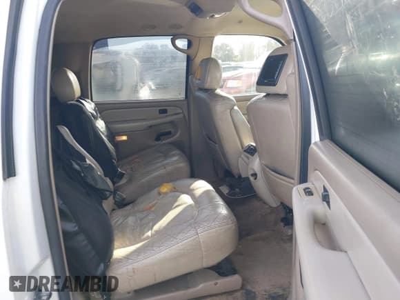 ✅ 2001 Chevrolet Suburban LS • VIN: 3GNEC16T31G213677 • Лот: 41424335. Опубликован ранее на IAAI с пробегом 255 425 миль. Бесплатный доступ к архиву аукционных продаж из США и подробный отчёт об истории автомобиля на DreamBid. Изображение 8.