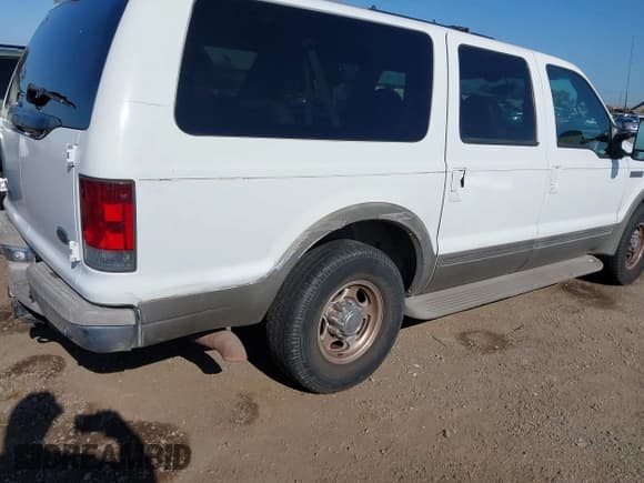 ✅ 2000 Ford Excursion Limited • VIN: 1FMNU42S5YED53957 • Lot: 42007784. Wystawiony na IAAI z przebiegiem 181 876 mil. Bezpłatny archiwum sprzedaży aukcyjnych z USA i szczegółowy raport historii pojazdu na DreamBid. Zdjęcie 6.