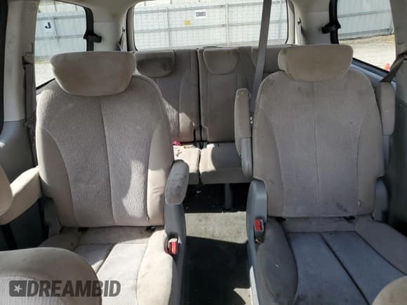 ✅ 2010 Kia Sedona LX • VIN: KNDMG4C33A6353857 • Lot: 80865555. Listed on Copart with 197,020 mi. Free auction sales archive from the USA and detailed vehicle history report at DreamBid. Image 10.