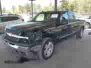 ✅ 2005 Chevrolet Silverado 1500 LS • VIN: 2GCEC19T851358412 • Lot: 43306552. Wystawiony na IAAI z przebiegiem 288 244 mil mil. Skorzystaj z bezpłatnego archiwum sprzedaży aukcyjnych z USA i zobacz szczegółowy raport historii pojazdu na DreamBid. Zdjęcie 2.