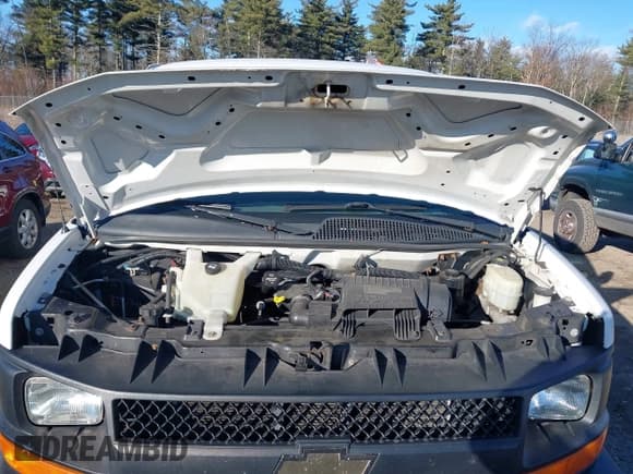 ✅ 2014 Chevrolet Express Cargo • VIN: 1GCWGGBA6E1122934 • Lot: 40999693. Listed on IAAI with 194,565 mi. Free auction sales archive from the USA and detailed vehicle history report at DreamBid. Image 10.