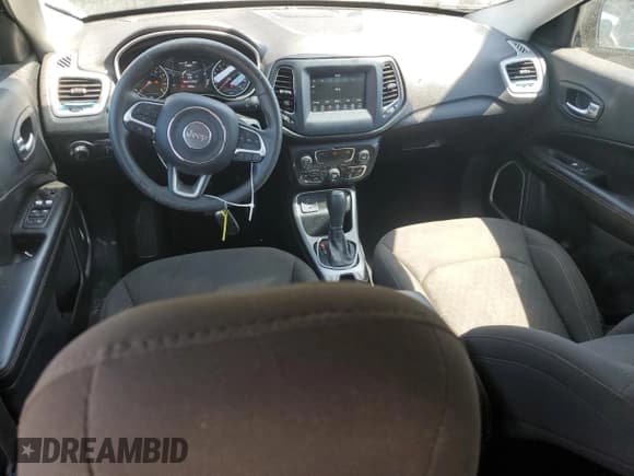 ✅ 2021 Jeep Compass Sport • VIN: 3C4NJCAB8MT545909 • Lot: 59778355. Wystawiony na Copart z przebiegiem 71 029 mil. Bezpłatny archiwum sprzedaży aukcyjnych z USA i szczegółowy raport historii pojazdu na DreamBid. Zdjęcie 8.