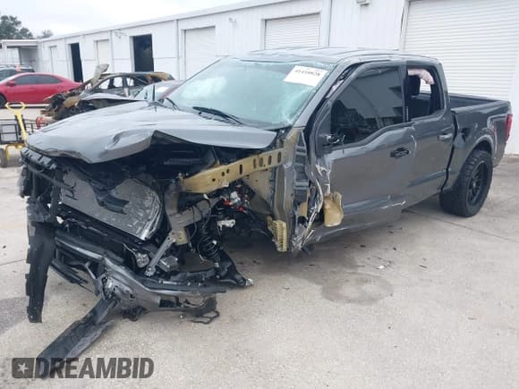 ✅ 2024 Ford F-150 XLT • VIN: 1FTEW3KPXRKD39415 • Lot: 41410828. Wystawiony na IAAI z przebiegiem 10 249 mil. Bezpłatny archiwum sprzedaży aukcyjnych z USA i szczegółowy raport historii pojazdu na DreamBid. Zdjęcie 17.