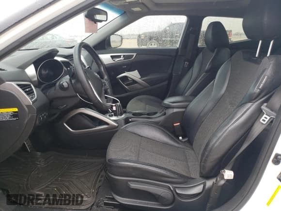 ✅ 2015 Hyundai Veloster RE:FLEX • VIN: KMHTC6AD2FU235330 • Lot: 46075885. Wystawiony na Copart z przebiegiem 93 300 mil. Bezpłatny archiwum sprzedaży aukcyjnych z USA i szczegółowy raport historii pojazdu na DreamBid. Zdjęcie 7.