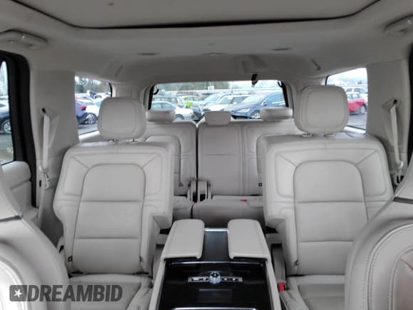 ✅ 2019 Lincoln Navigator Reserve • VIN: 5LMJJ2LT2KEL11138 • Lot: 42936043. Wystawiony na Copart z przebiegiem 34 949 mil. Bezpłatny archiwum sprzedaży aukcyjnych z USA i szczegółowy raport historii pojazdu na DreamBid. Zdjęcie 10.