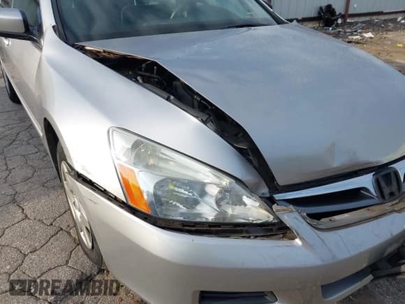✅ 2006 Honda Accord LX • VIN: 3HGCM564X6G710232 • Lot: 43398716. Listed on IAAI with 84,501 mi. Free auction sales archive from the USA and detailed vehicle history report at DreamBid. Image 6.