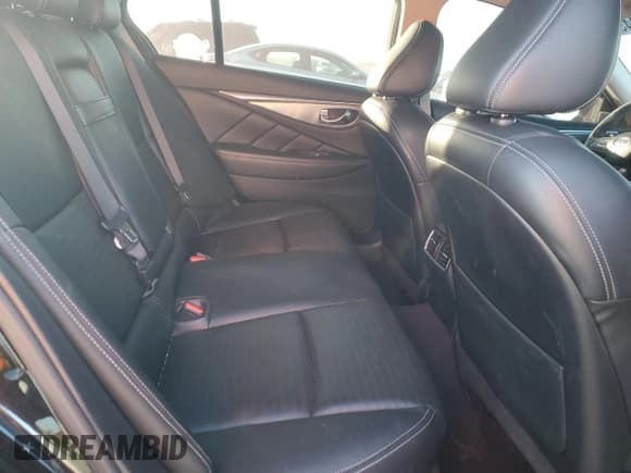 ✅ 2019 Infiniti Q50 Luxe • VIN: JN1EV7AR6KM550931 • Lot: 92308045. Wystawiony na Copart z przebiegiem 70 161 mil. Bezpłatny archiwum sprzedaży aukcyjnych z USA i szczegółowy raport historii pojazdu na DreamBid. Zdjęcie 10.