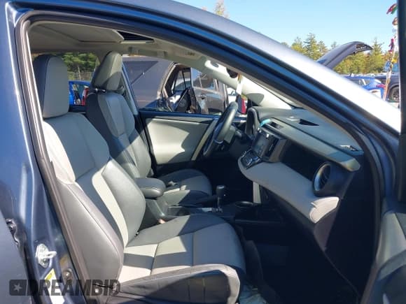 ✅ 2014 Toyota RAV4 Limited • VIN: 2T3DFREV6EW184985 • Lot: 43365739. Listed on IAAI with 110,030 mi. Free auction sales archive from the USA and detailed vehicle history report at DreamBid. Image 5.