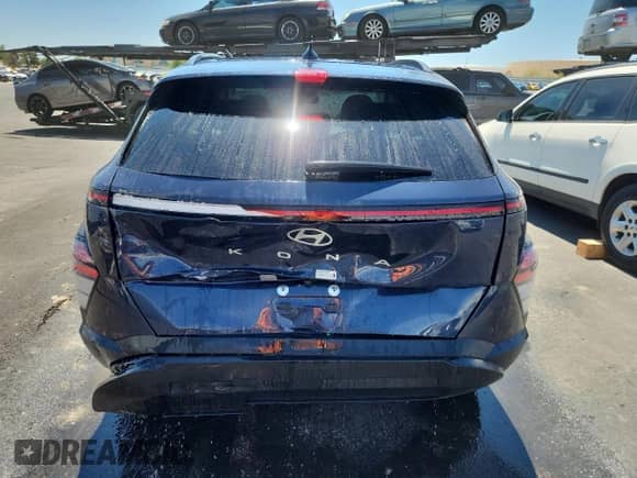 2024 Hyundai Kona SEL z VIN KM8HB3AB1RU097130, wystawiony jako Copart lot #67791975 z przebiegiem 31 837 mil mil oraz Szkoda całkowita • Salvage title. Historia ofert i sprzedaży dostępna na DreamBid. Obrazek 6.