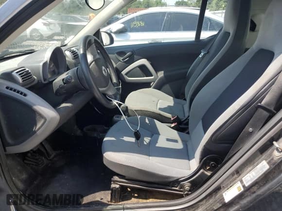 ✅ 2009 Smart fortwo Pure • VIN: WMEEJ31X69K312553 • Лот: 57811135. Опубликован ранее на Copart с пробегом 156 487 миль. Бесплатный доступ к архиву аукционных продаж из США и подробный отчёт об истории автомобиля на DreamBid. Изображение 7.