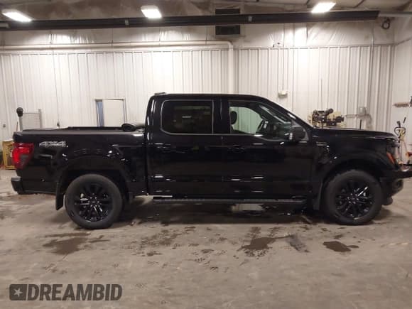✅ 2024 Ford F-150 XLT • VIN: 1FTEW3LP6RFC22454 • Lot: 43657512. Wystawiony na IAAI z przebiegiem 6 214 mil. Bezpłatny archiwum sprzedaży aukcyjnych z USA i szczegółowy raport historii pojazdu na DreamBid. Zdjęcie 13.