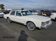 ✅ 1985 Oldsmobile Delta Royale • VIN: 1G3BN69Y8F9008647 • Lot: 89899585. Wystawiony na Copart z przebiegiem 78 039 mil. Bezpłatny archiwum sprzedaży aukcyjnych z USA i szczegółowy raport historii pojazdu na DreamBid. Zdjęcie 4.