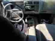 ✅ 1996 Chevrolet Blazer • VIN: 1GNDT13W9T2285134 • Lot: 86460795. Wystawiony na Copart z przebiegiem 262 482 mil. Bezpłatny archiwum sprzedaży aukcyjnych z USA i szczegółowy raport historii pojazdu na DreamBid. Zdjęcie 8.