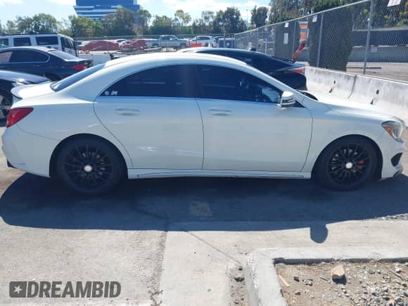 2015 Mercedes-Benz CLA 250 с VIN WDDSJ4EB5FN251623, выставлен на аукционе IAAI как лот 43335111 с пробегом 140 774 миль миль и . История ставок и продаж доступна на DreamBid. Изображение 13.