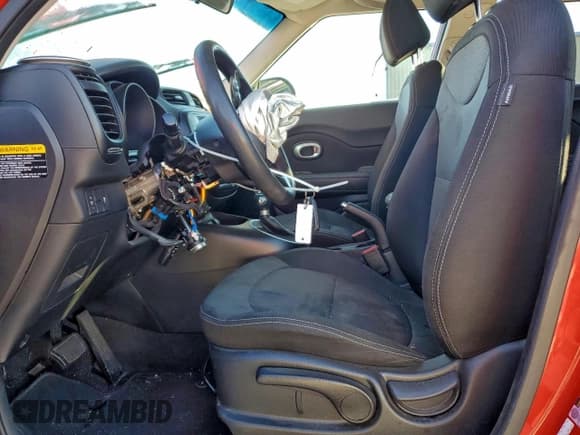 ✅ 2019 Kia Soul + • VIN: KNDJP3A59K7673276 • Lot: 90715245. Wystawiony na Copart z przebiegiem 87 200 mil. Bezpłatny archiwum sprzedaży aukcyjnych z USA i szczegółowy raport historii pojazdu na DreamBid. Zdjęcie 7.