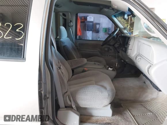 ✅ 1999 GMC Suburban • VIN: 3GKFK16R7XG549530 • Лот: 41778323. Опубликован ранее на IAAI с пробегом 174 866 миль. Бесплатный доступ к архиву аукционных продаж из США и подробный отчёт об истории автомобиля на DreamBid. Изображение 5.