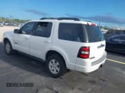✅ 2008 Ford Explorer XLT • VIN: 1FMEU73838UB17950 • Lot: 42746847. Wystawiony na IAAI z przebiegiem 132 411 mil. Bezpłatny archiwum sprzedaży aukcyjnych z USA i szczegółowy raport historii pojazdu na DreamBid. Zdjęcie 3.