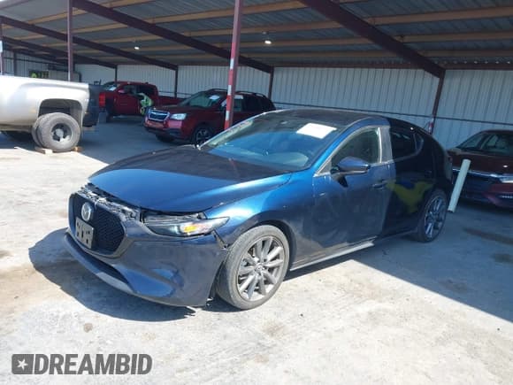 ✅ 2021 Mazda 3 Select • VIN: JM1BPBKL3M1402652 • Lot: 42208110. Listed on IAAI with 19,002 mi. Free auction sales archive from the USA and detailed vehicle history report at DreamBid. Image 18.