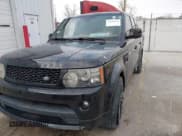 ✅ 2013 Land Rover Range Rover Sport SC Autobiography • VIN: SALSP2E45DA799858 • Lot: 41890344. Wystawiony na IAAI z przebiegiem 79 737 mil. Bezpłatny archiwum sprzedaży aukcyjnych z USA i szczegółowy raport historii pojazdu na DreamBid. Zdjęcie 2.
