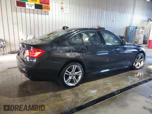 ✅ 2015 BMW 3 Series 328i xDrive • VIN: WBA3B5G58FNS19920 • Лот: 91246955. Опубликован ранее на Copart с пробегом 114 091 миль. Бесплатный доступ к архиву аукционных продаж из США и подробный отчёт об истории автомобиля на DreamBid. Изображение 3.