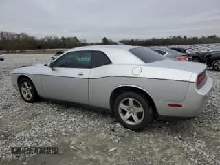 ✅ 2010 Dodge Challenger SE • VIN: 2B3CJ4DV6AH241163 • Lot: 88296325. Wystawiony na Copart z przebiegiem Nie podano. Bezpłatny archiwum sprzedaży aukcyjnych z USA i szczegółowy raport historii pojazdu na DreamBid. Zdjęcie 2.