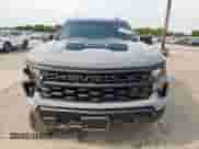 2024 Chevrolet Silverado 1500 Custom Trail Boss z VIN 3GCPDCEK7RG217665, wystawiony jako Copart lot #71836705 z przebiegiem 19 585 mil mil oraz Czysty tytuł • Clean title. Historia ofert i sprzedaży dostępna na DreamBid. Obrazek 5.