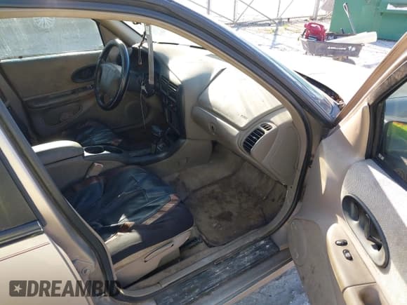 ✅ 1997 Oldsmobile Cutlass Supreme Series II • VIN: 1G3WH52MXVF314579 • Lot: 41755336. Wystawiony na IAAI z przebiegiem 145 916 mil. Bezpłatny archiwum sprzedaży aukcyjnych z USA i szczegółowy raport historii pojazdu na DreamBid. Zdjęcie 5.