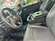 ✅ 2019 Ram 3500 Tradesman • VIN: 3C7WRSCL4KG661081 • Lot: 94827675. Wystawiony na Copart z przebiegiem 278 369 mil. Bezpłatny archiwum sprzedaży aukcyjnych z USA i szczegółowy raport historii pojazdu na DreamBid. Zdjęcie 14.