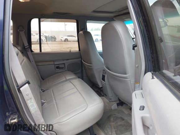 ✅ 1995 Ford Explorer Eddie Bauer • VIN: 1FMDU32X2SUB15613 • Lot: 41863671. Listed on IAAI with 121,584 mi. Free auction sales archive from the USA and detailed vehicle history report at DreamBid. Image 8.