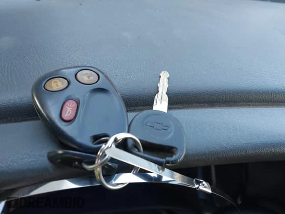 ✅ 2003 Chevrolet Silverado 1500 LS • VIN: 2GCEC19T731137235 • Лот: 43697659. Опубликован ранее на IAAI с пробегом 200 000 миль. Бесплатный доступ к архиву аукционных продаж из США и подробный отчёт об истории автомобиля на DreamBid. Изображение 11.