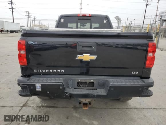 ✅ 2016 Chevrolet Silverado 2500HD LTZ • VIN: 1GC1KWE83GF199150 • Lot: 60152305. Wystawiony na Copart z przebiegiem 148 704 mil. Bezpłatny archiwum sprzedaży aukcyjnych z USA i szczegółowy raport historii pojazdu na DreamBid. Zdjęcie 6.