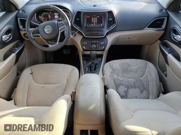 ✅ 2019 Jeep Cherokee Latitude • VIN: 1C4PJLCB4KD241369 • Lot: 81866775. Wystawiony na Copart z przebiegiem 133 269 mil. Bezpłatny archiwum sprzedaży aukcyjnych z USA i szczegółowy raport historii pojazdu na DreamBid. Zdjęcie 8.