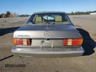 ✅ 1989 Mercedes-Benz 560 • VIN: WDBCA39D1KA429080 • Lot: 75631614. Wystawiony na Copart z przebiegiem 178 048 mil. Bezpłatny archiwum sprzedaży aukcyjnych z USA i szczegółowy raport historii pojazdu na DreamBid. Zdjęcie 6.