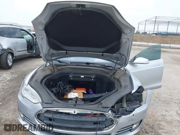 ✅ 2014 Tesla Model S 60 • VIN: 5YJSA1S13EFP63883 • Lot: 42295100. Listed on IAAI with 143,734 mi. Free auction sales archive from the USA and detailed vehicle history report at DreamBid. Image 10.