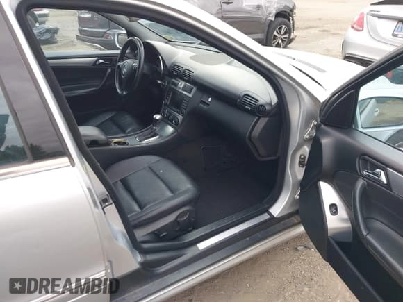 ✅ 2006 Mercedes-Benz C 230 Sport • VIN: WDBRF52H96A872751 • Lot: 43544308. Wystawiony na IAAI z przebiegiem 171 122 mil. Bezpłatny archiwum sprzedaży aukcyjnych z USA i szczegółowy raport historii pojazdu na DreamBid. Zdjęcie 5.