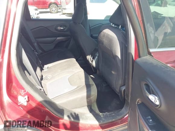 ✅ 2019 Jeep Cherokee Latitude • VIN: 1C4PJMCB3KD284140 • Лот: 42607798. Опубликован ранее на IAAI с пробегом 113 746 миль. Бесплатный доступ к архиву аукционных продаж из США и подробный отчёт об истории автомобиля на DreamBid. Изображение 8.