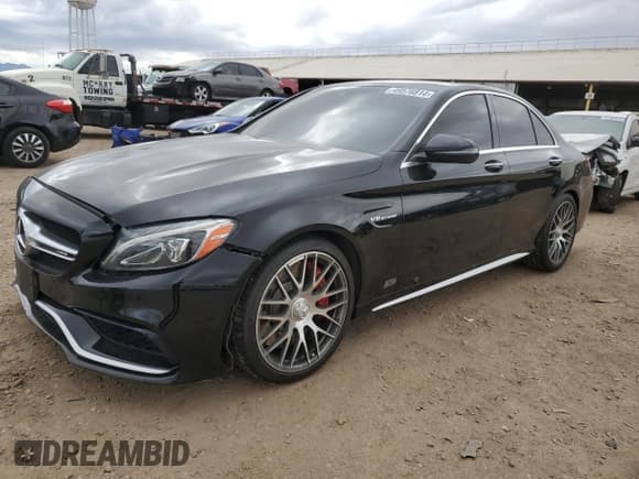 ✅ 2017 Mercedes-Benz C 63 S AMG • VIN: 55SWF8HB9HU185593 • Lot: 49576814. Wystawiony na Copart z przebiegiem 73 080 mil. Bezpłatny archiwum sprzedaży aukcyjnych z USA i szczegółowy raport historii pojazdu na DreamBid. Zdjęcie 1.